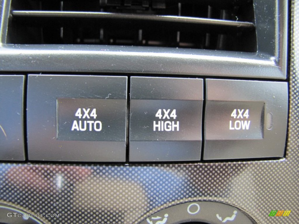 2006 Ford Explorer XLT 4x4 Controls Photo #68150244
