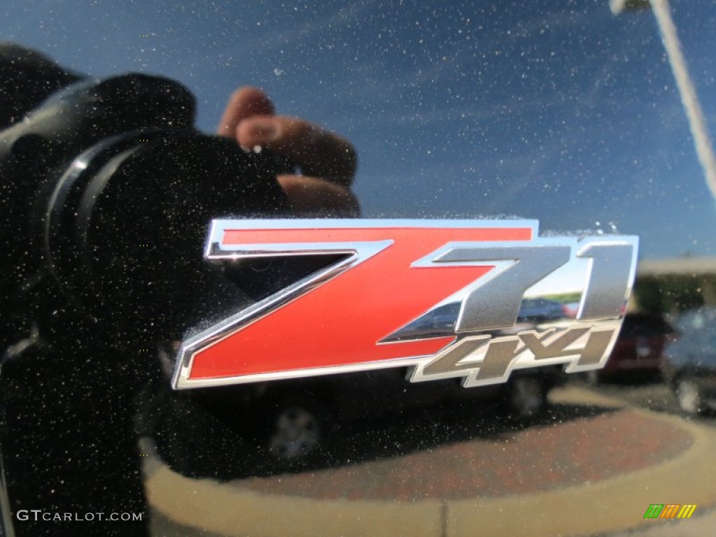 2005 Chevrolet Suburban 1500 Z71 4x4 Marks and Logos Photos
