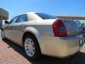 Linen Gold Metallic - 300 C HEMI Photo No. 2