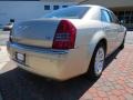 Linen Gold Metallic - 300 C HEMI Photo No. 3