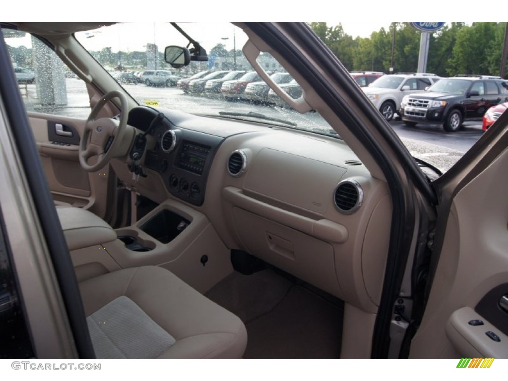 2003 Expedition XLT 4x4 - Arizona Beige Metallic / Medium Parchment photo #13