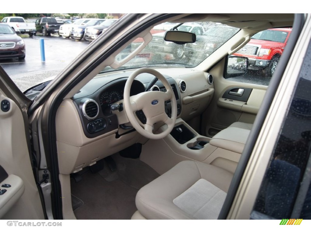 2003 Expedition XLT 4x4 - Arizona Beige Metallic / Medium Parchment photo #25