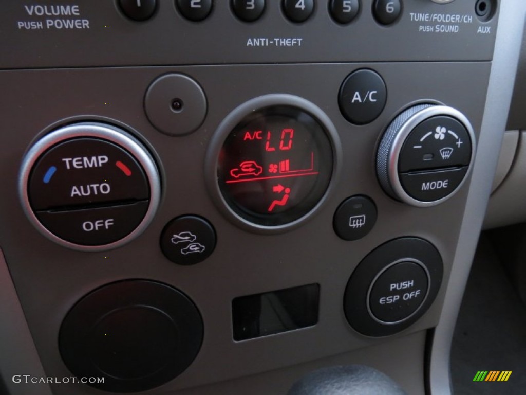 2011 Suzuki Grand Vitara Premium Controls Photo #68156928
