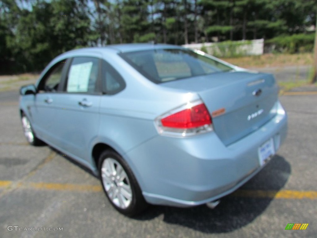 2008 Focus SE Sedan - Light Ice Blue Metallic / Medium Stone photo #5