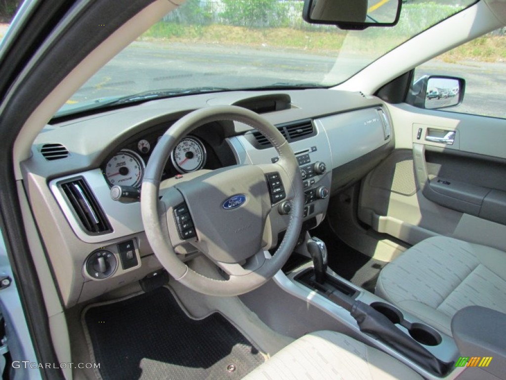 2008 Focus SE Sedan - Light Ice Blue Metallic / Medium Stone photo #9