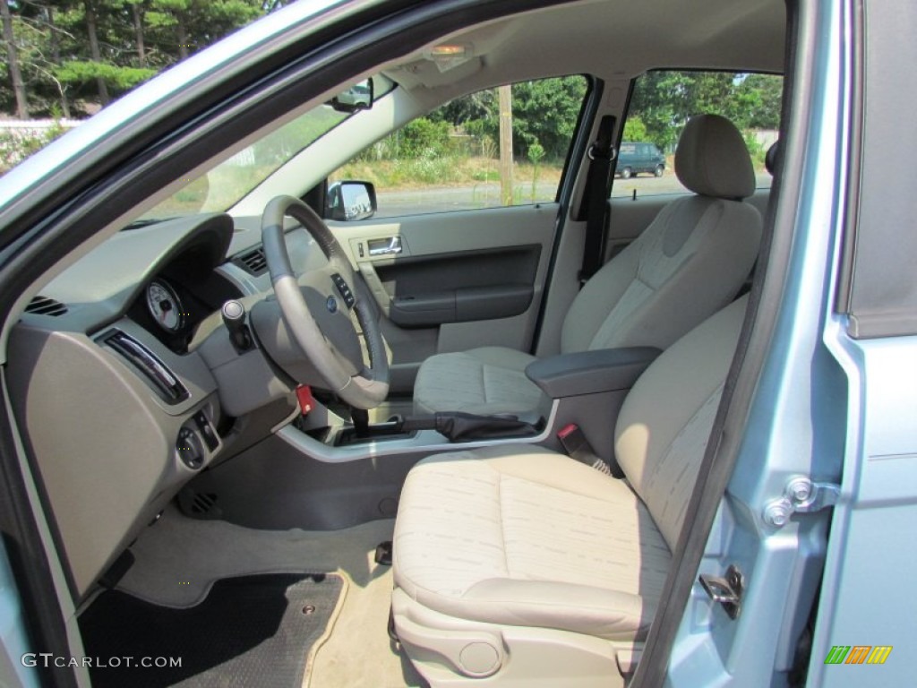 2008 Focus SE Sedan - Light Ice Blue Metallic / Medium Stone photo #10