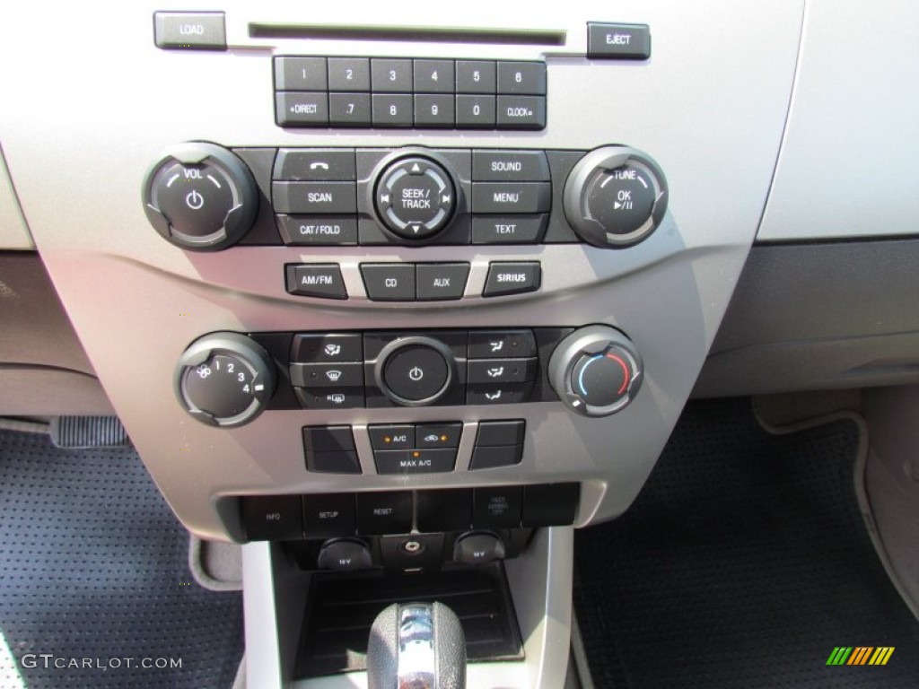 2008 Focus SE Sedan - Light Ice Blue Metallic / Medium Stone photo #14