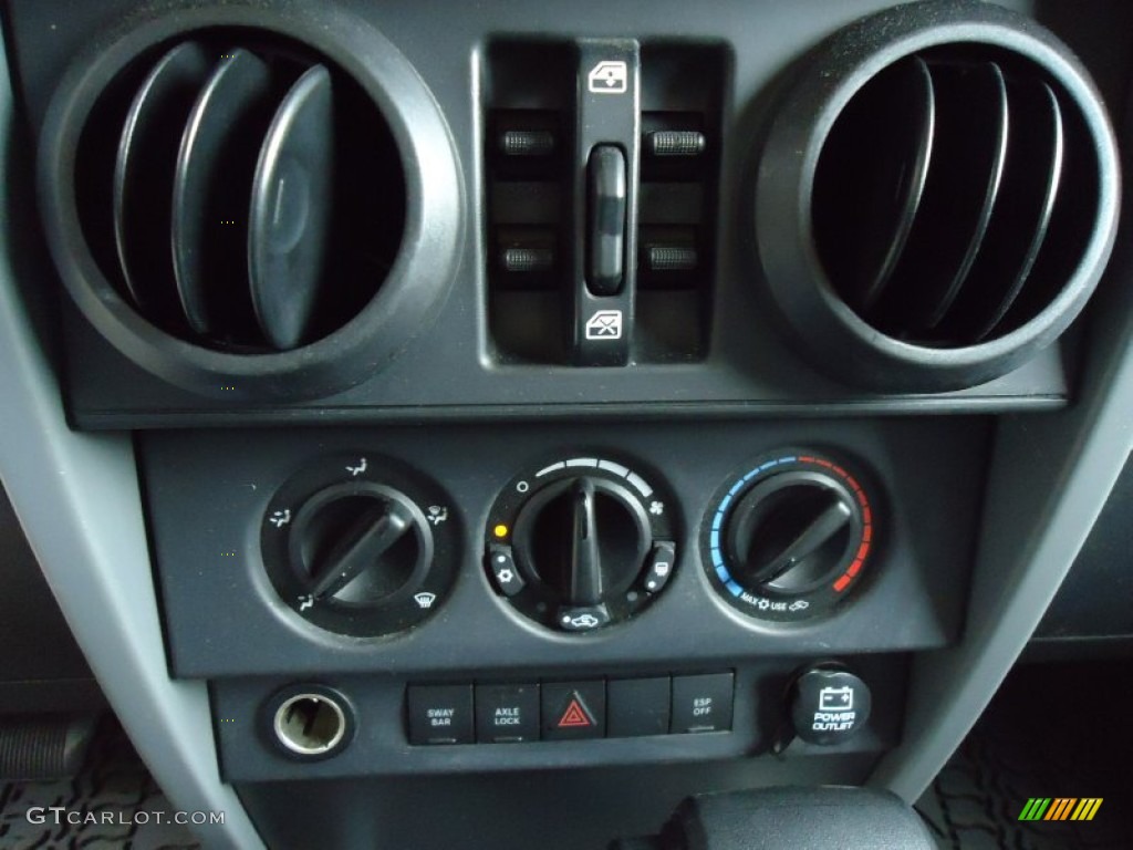 2008 Jeep Wrangler Unlimited Rubicon JK-8 Independence 4x4 Controls Photos