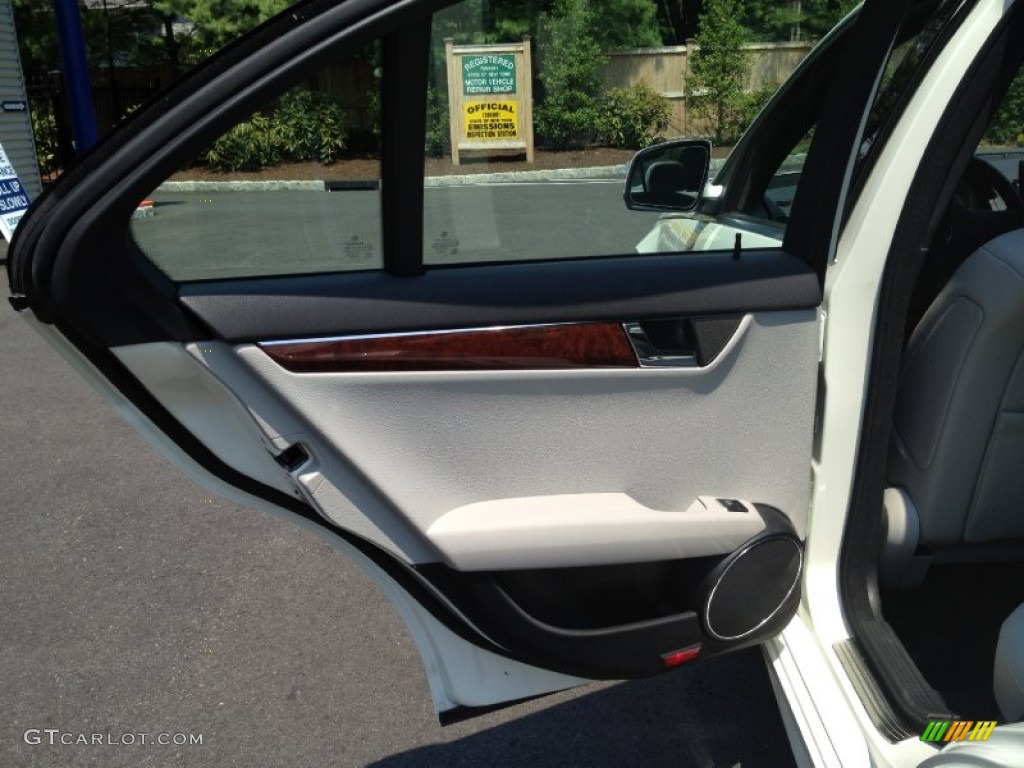 2009 C 300 4Matic Sport - Arctic White / Grey/Black photo #9