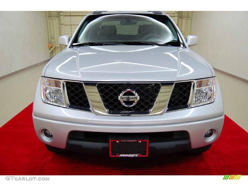 2008 Frontier LE Crew Cab - Radiant Silver / Steel photo #13