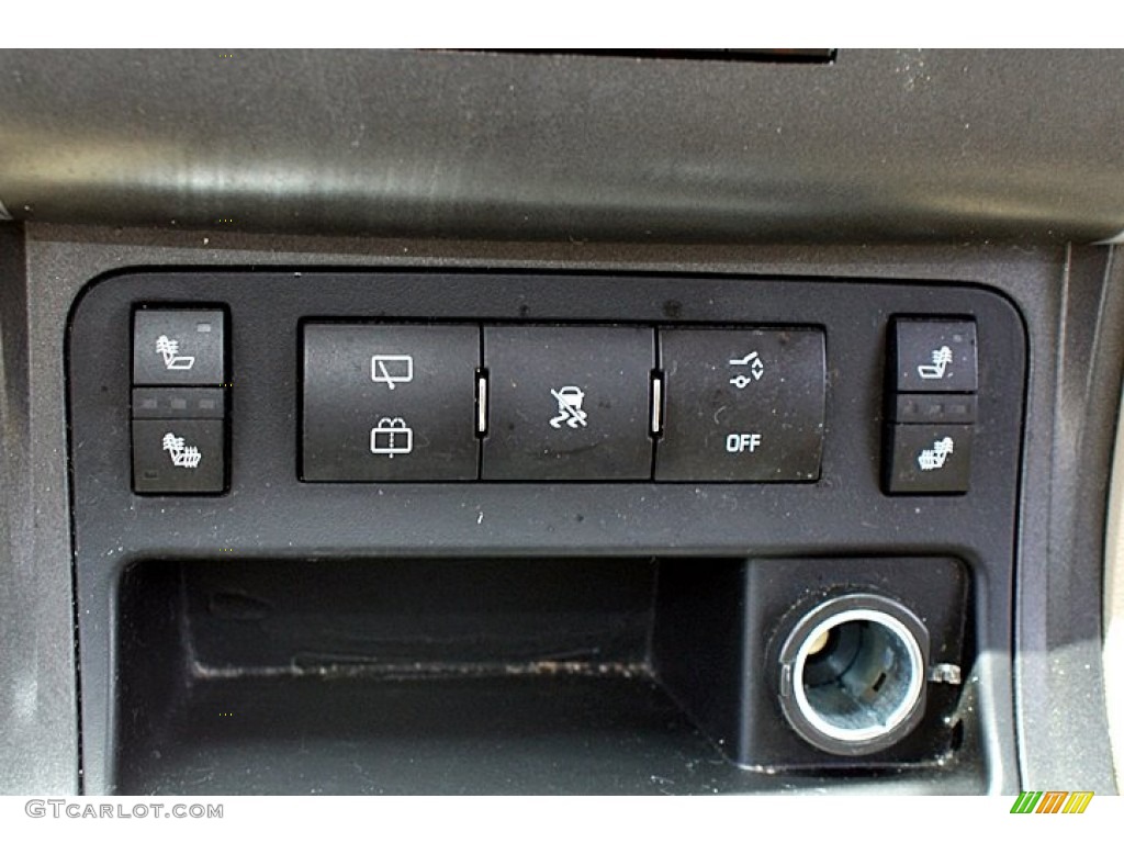2009 Chevrolet Traverse LT Controls Photo #68167239