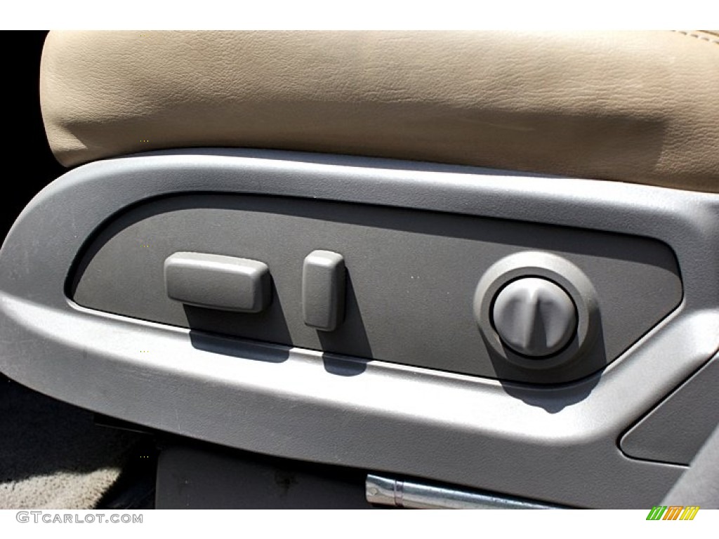 2009 Chevrolet Traverse LT Controls Photo #68167266