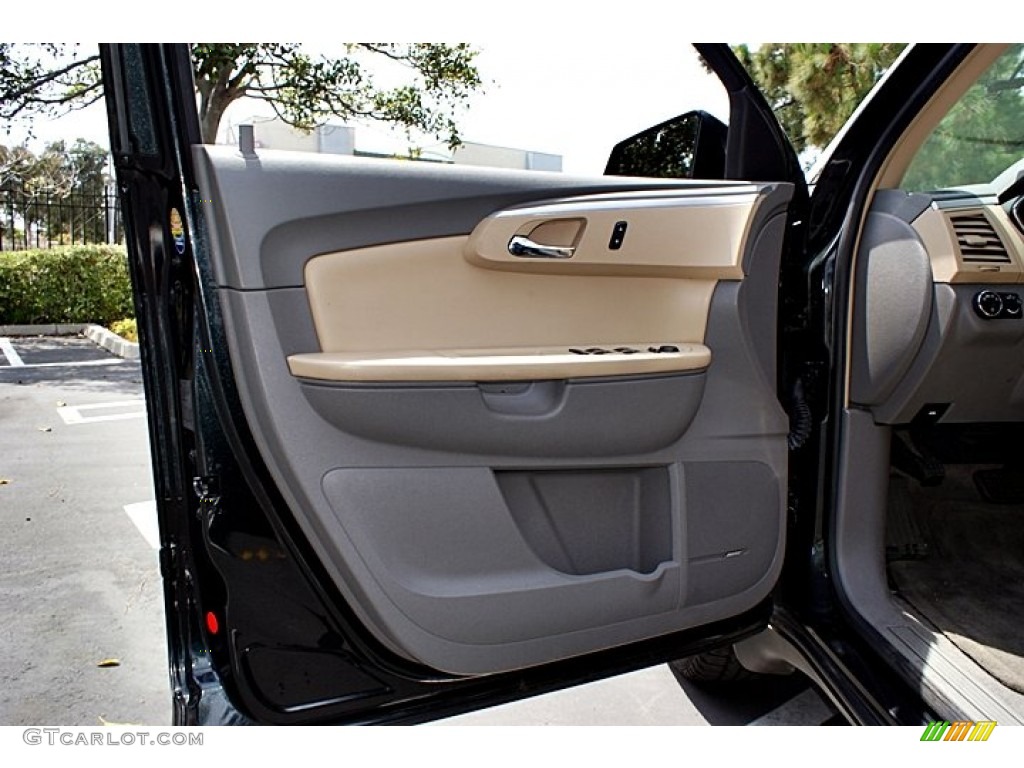 2009 Chevrolet Traverse LT Cashmere/Dark Gray Door Panel Photo #68167284