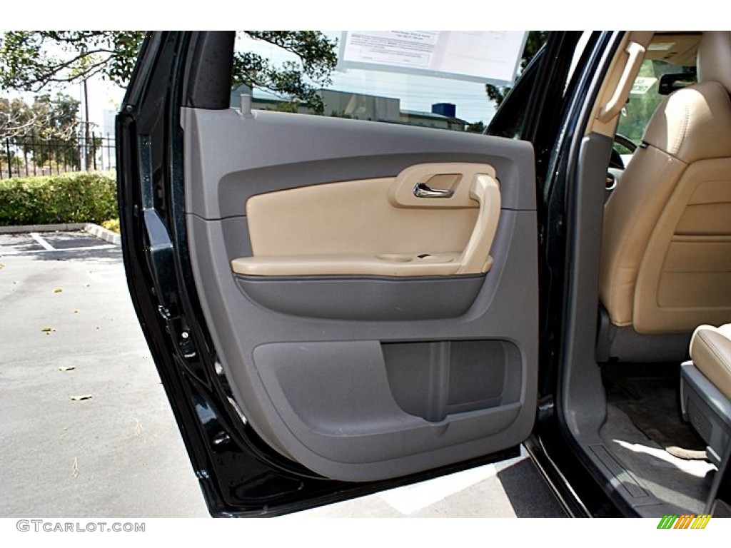 2009 Chevrolet Traverse LT Cashmere/Dark Gray Door Panel Photo #68167293