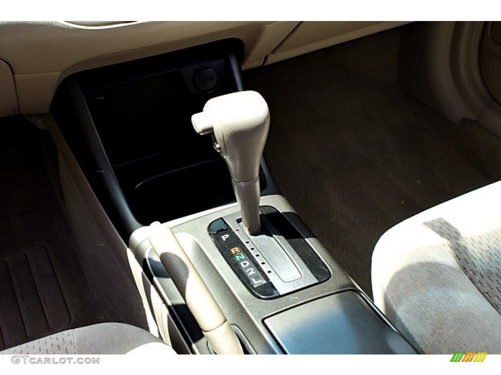 2002 Camry LE - Black Walnut Pearl / Taupe photo #23