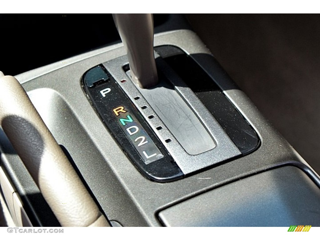 2002 Camry LE - Black Walnut Pearl / Taupe photo #31