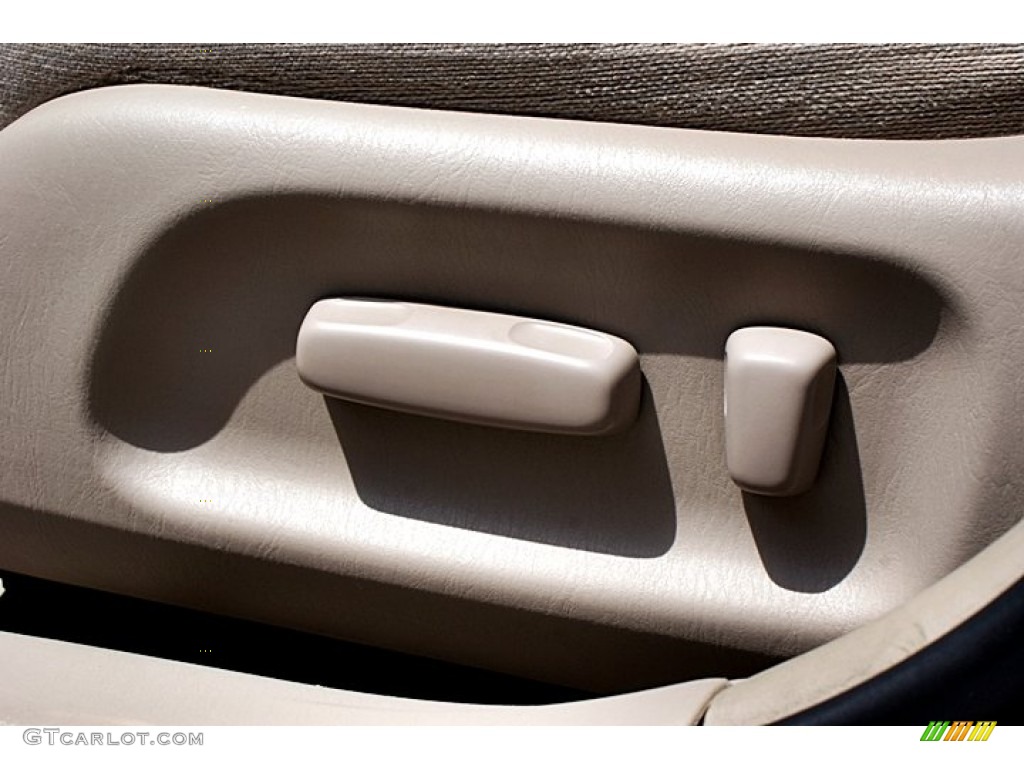 2002 Camry LE - Black Walnut Pearl / Taupe photo #32