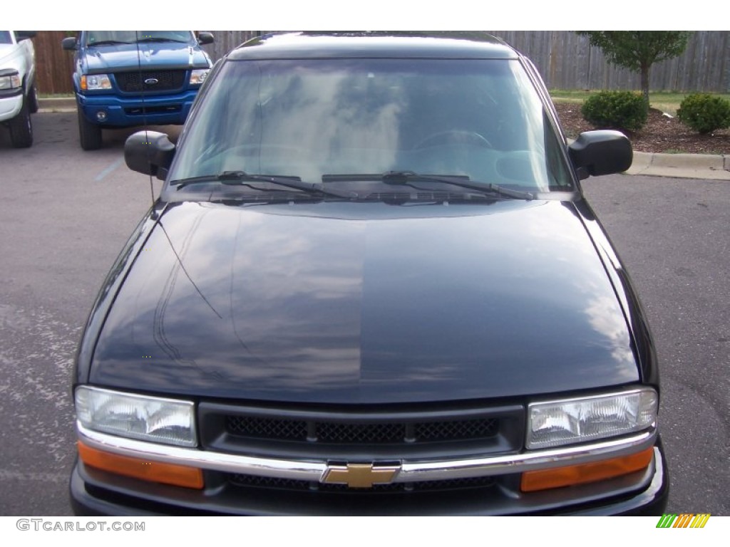 2003 S10 LS Extended Cab - Black Onyx / Graphite photo #12