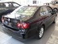 Black - Jetta SE Sedan Photo No. 2