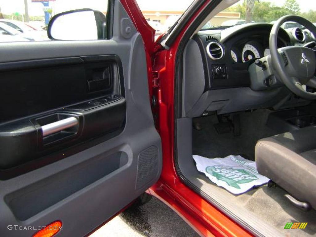2006 Raider LS Extended Cab - Lava Red / Slate Gray photo #18