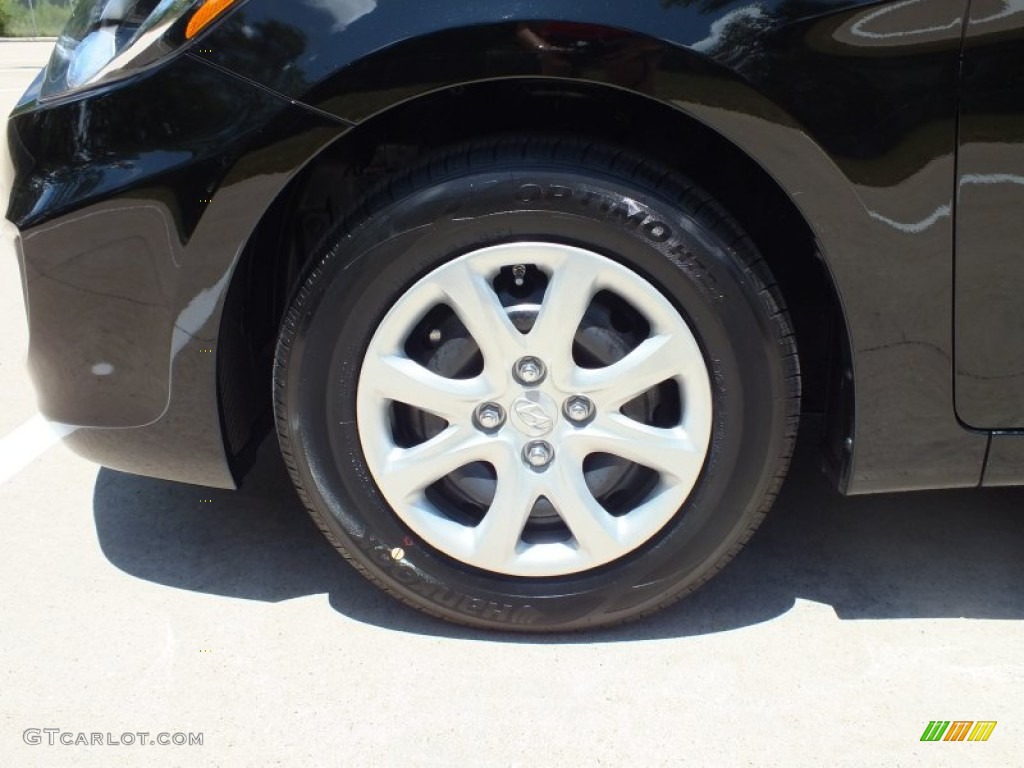 2013 Hyundai Accent GS 5 Door Wheel Photo #68178597