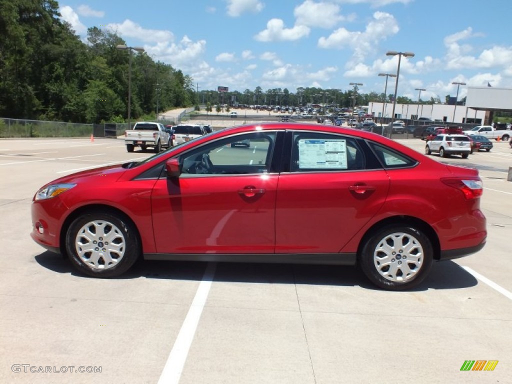 2012 Focus SE Sedan - Red Candy Metallic / Stone photo #8