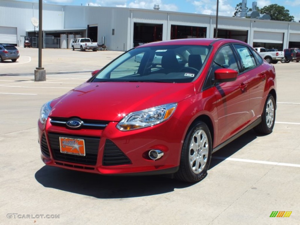 2012 Focus SE Sedan - Red Candy Metallic / Stone photo #9