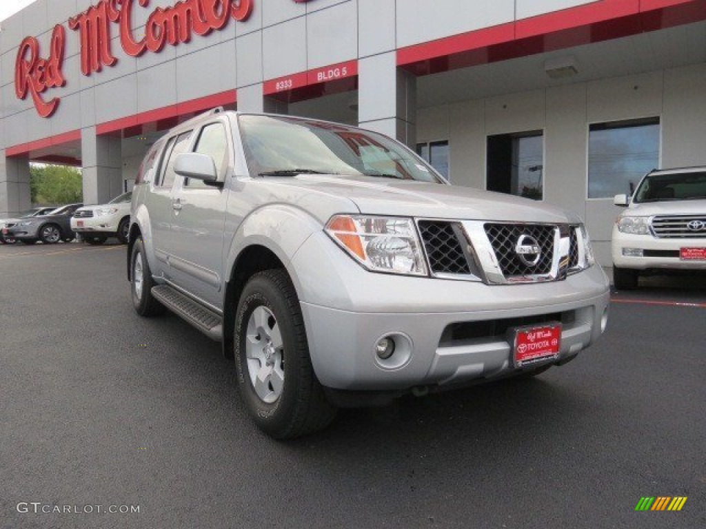 Silver Lightning Metallic Nissan Pathfinder