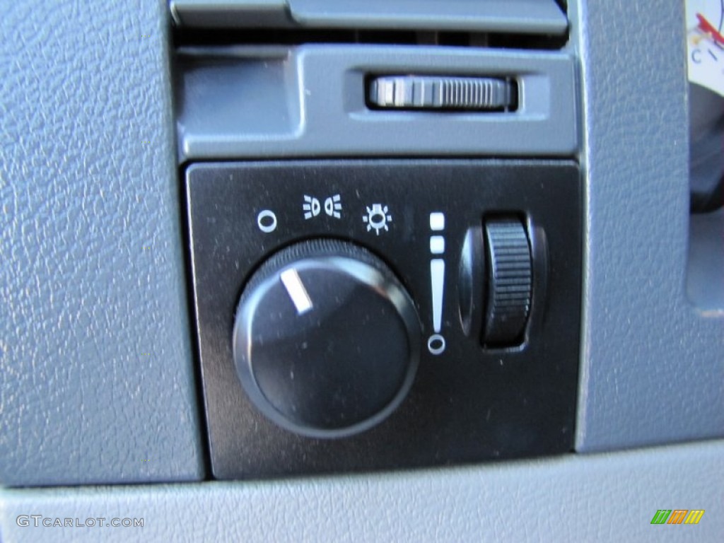 2008 Dodge Durango SXT 4x4 Controls Photo #68182059