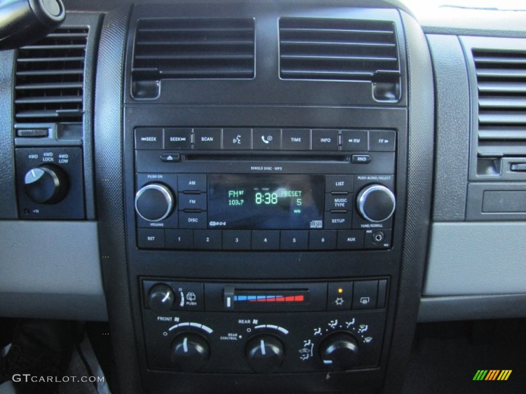 2008 Dodge Durango SXT 4x4 Controls Photo #68182098