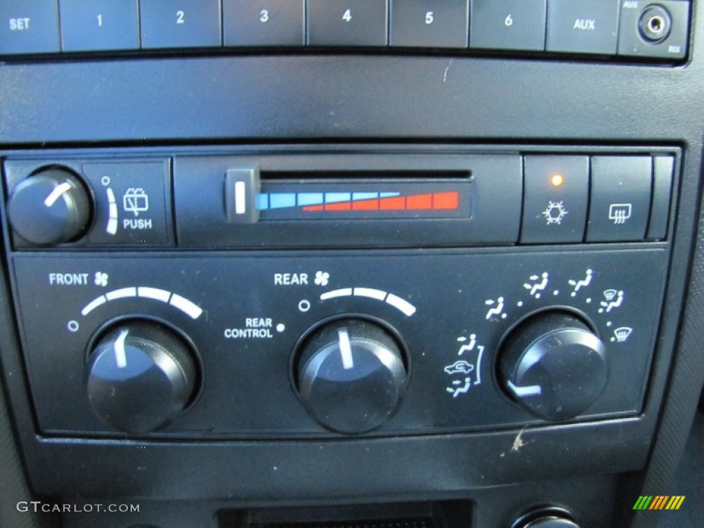 2008 Dodge Durango SXT 4x4 Controls Photo #68182116