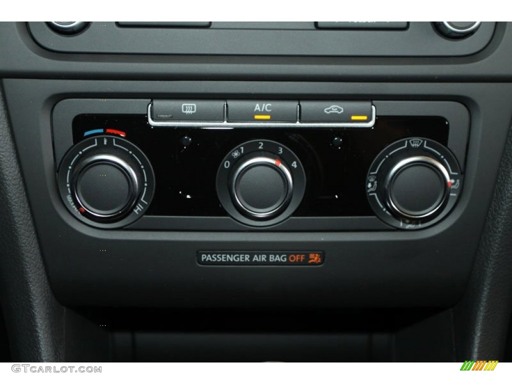 2013 Volkswagen Golf 2 Door Controls Photo #68183001