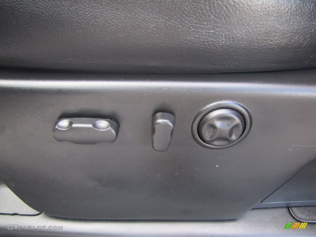 2009 GMC Sierra 3500HD SLT Crew Cab 4x4 Dually Controls Photo #68183193
