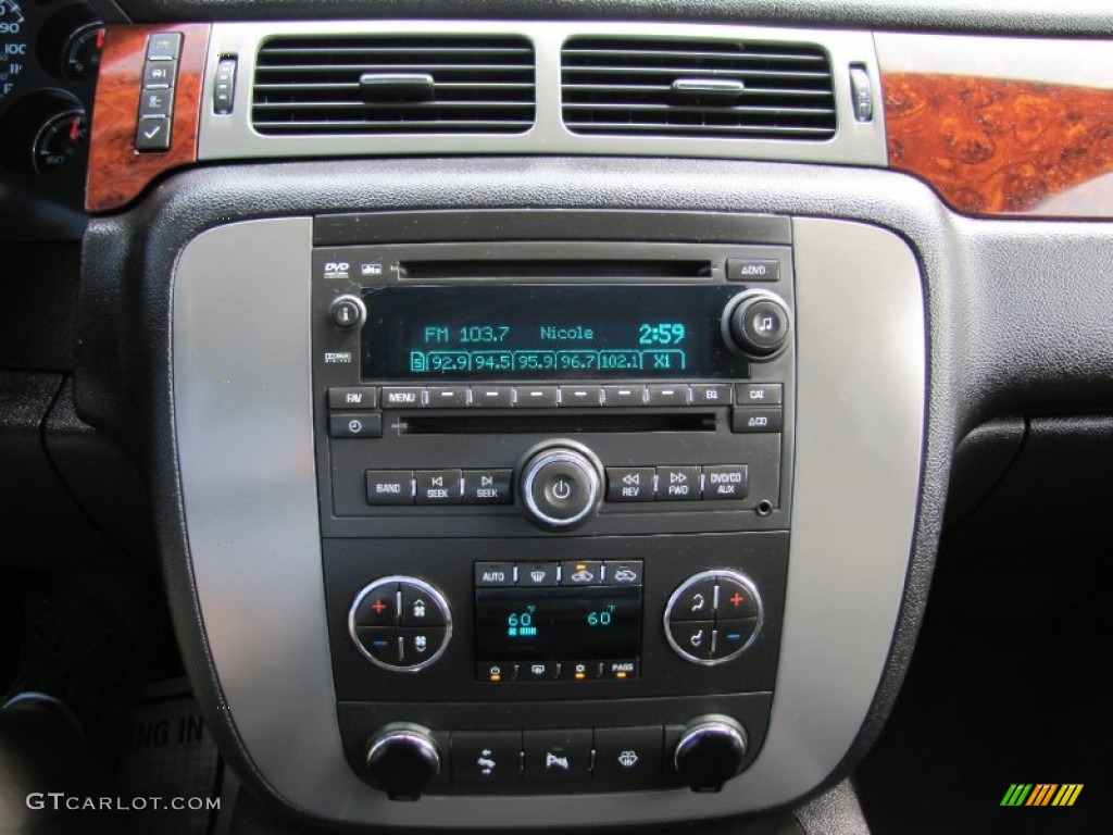 2009 GMC Sierra 3500HD SLT Crew Cab 4x4 Dually Controls Photo #68183246