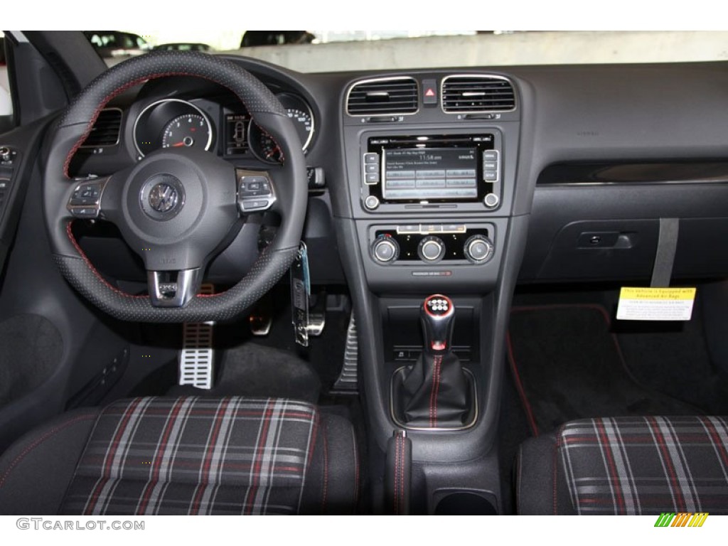 2013 GTI 4 Door - Candy White / Interlagos Plaid Cloth photo #15