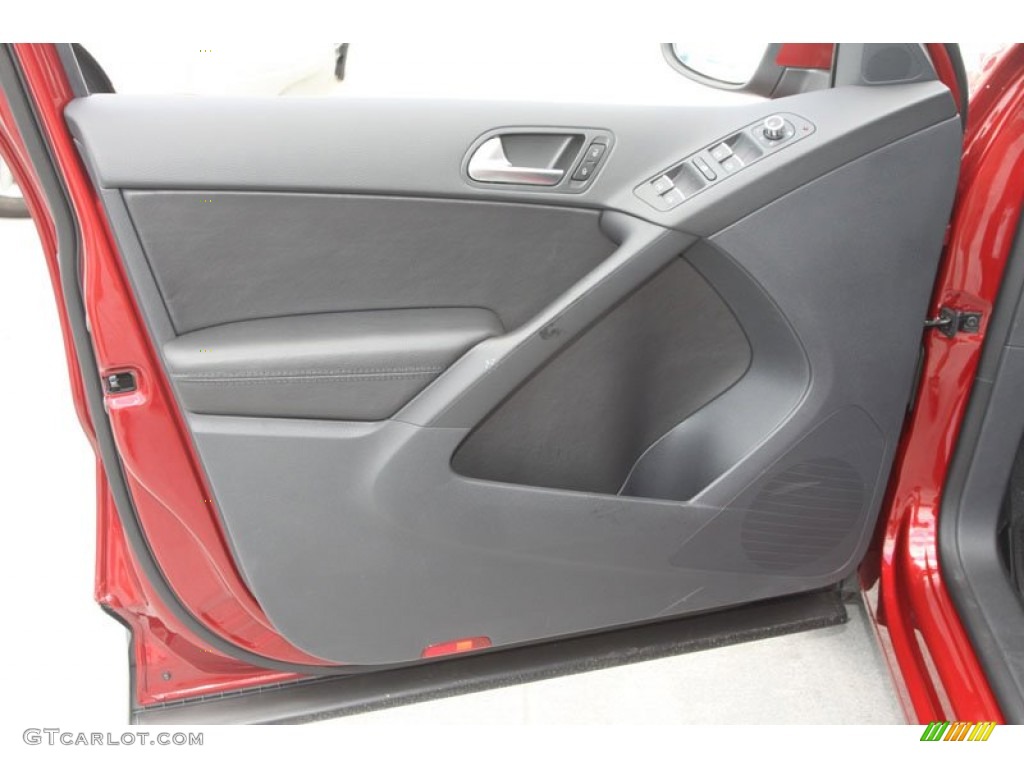 2013 Volkswagen Tiguan SE Black Door Panel Photo #68183652