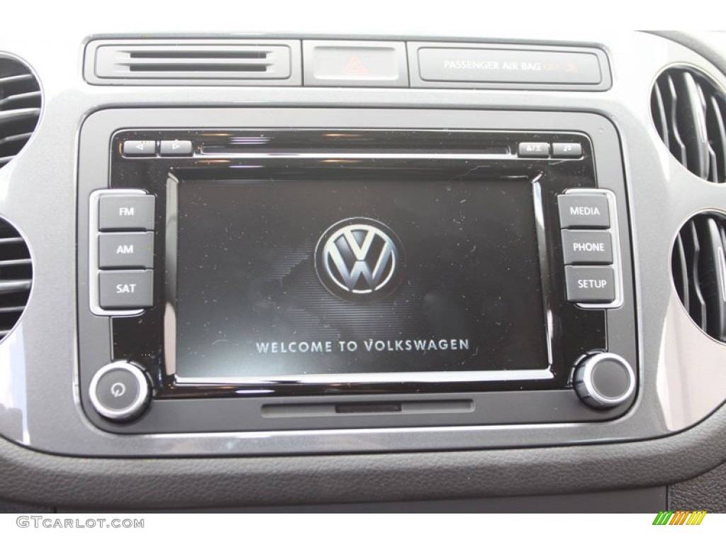 2013 Volkswagen Tiguan SE Controls Photo #68183733