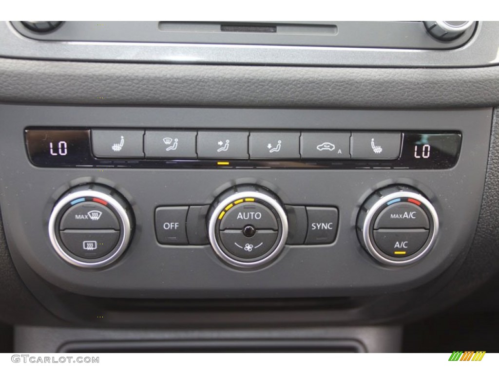 2013 Volkswagen Tiguan SE Controls Photo #68183742