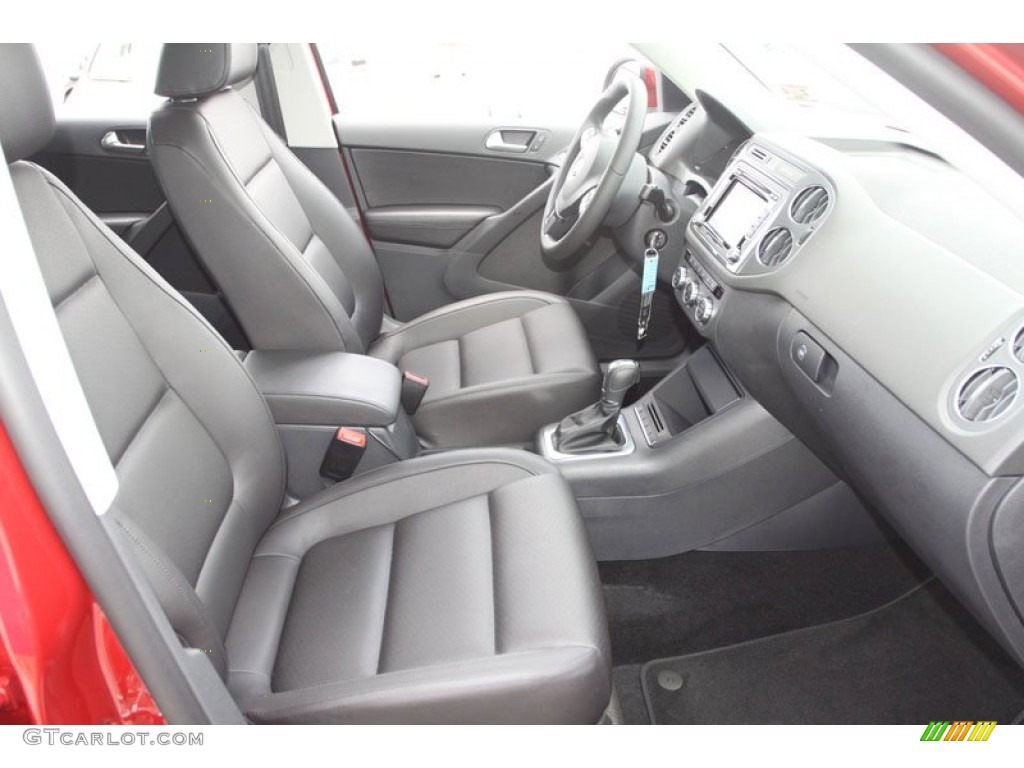 Black Interior 2013 Volkswagen Tiguan SE Photo #68183790