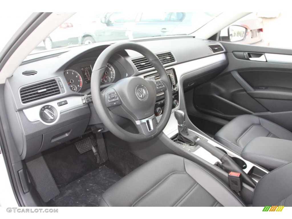 Titan Black Interior 2013 Volkswagen Passat 2.5L SE Photo #68185209