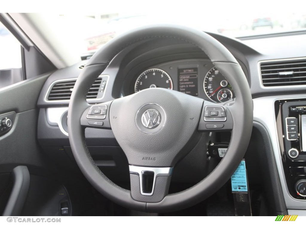 2013 Volkswagen Passat 2.5L SE Titan Black Steering Wheel Photo #68185257