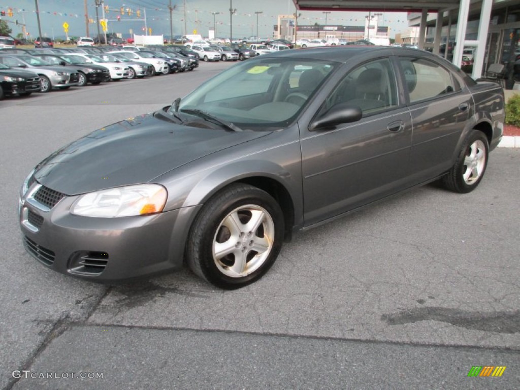 2005 Stratus SXT Sedan - Graphite Metallic / Dark Slate Gray photo #1