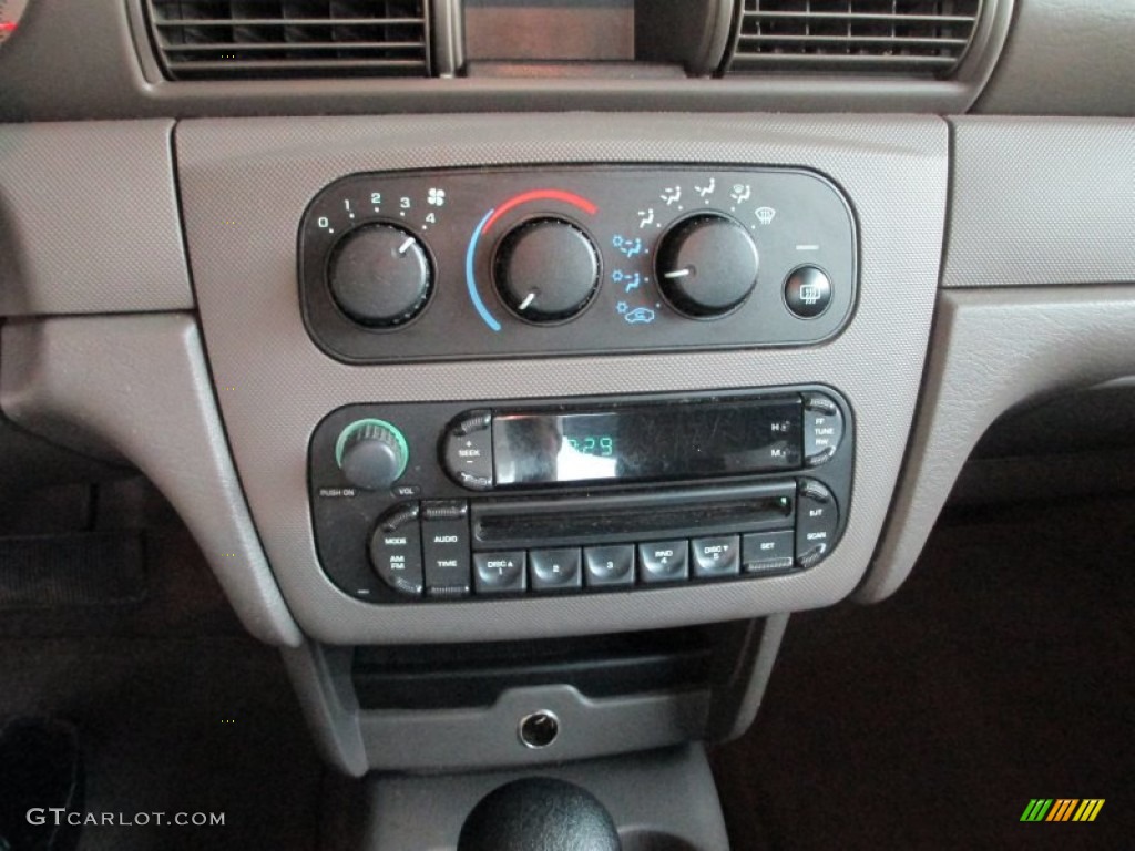 2005 Stratus SXT Sedan - Graphite Metallic / Dark Slate Gray photo #18