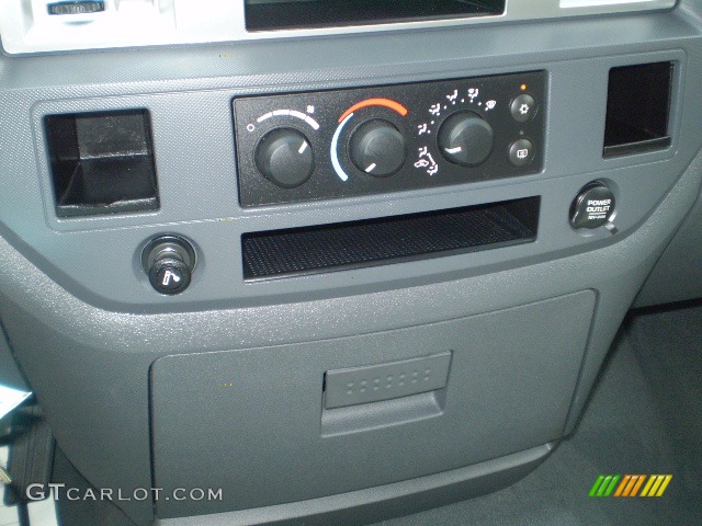 2007 Ram 1500 SLT Quad Cab - Bright White / Medium Slate Gray photo #28