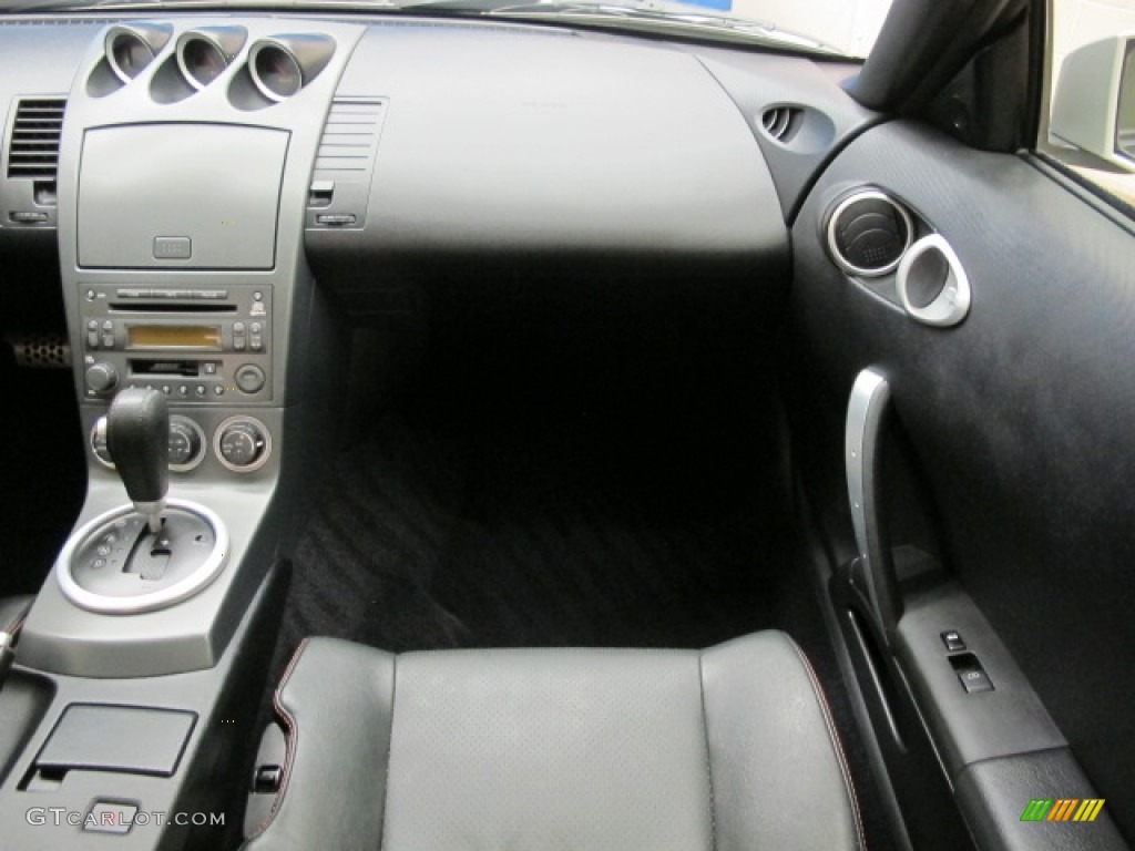2003 350Z Touring Coupe - Chrome Silver / Carbon Black photo #23
