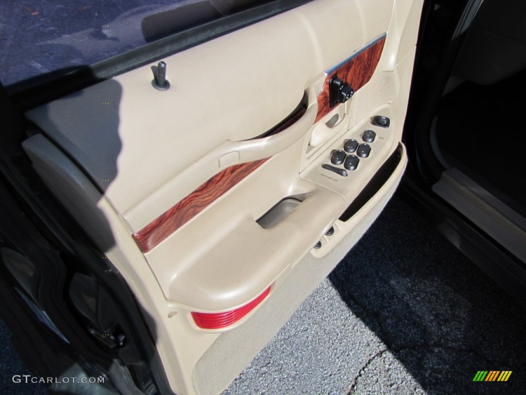 2002 Grand Marquis GS - Aspen Green Metallic / Light Graphite Grey photo #7