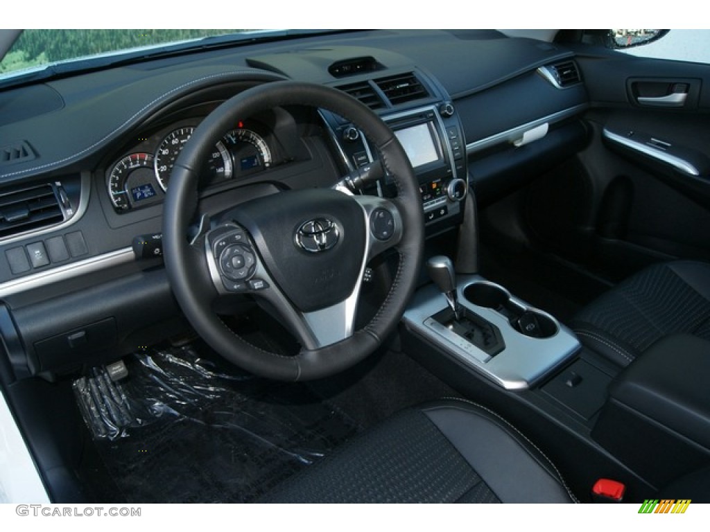 2012 Camry SE V6 - Super White / Black photo #5