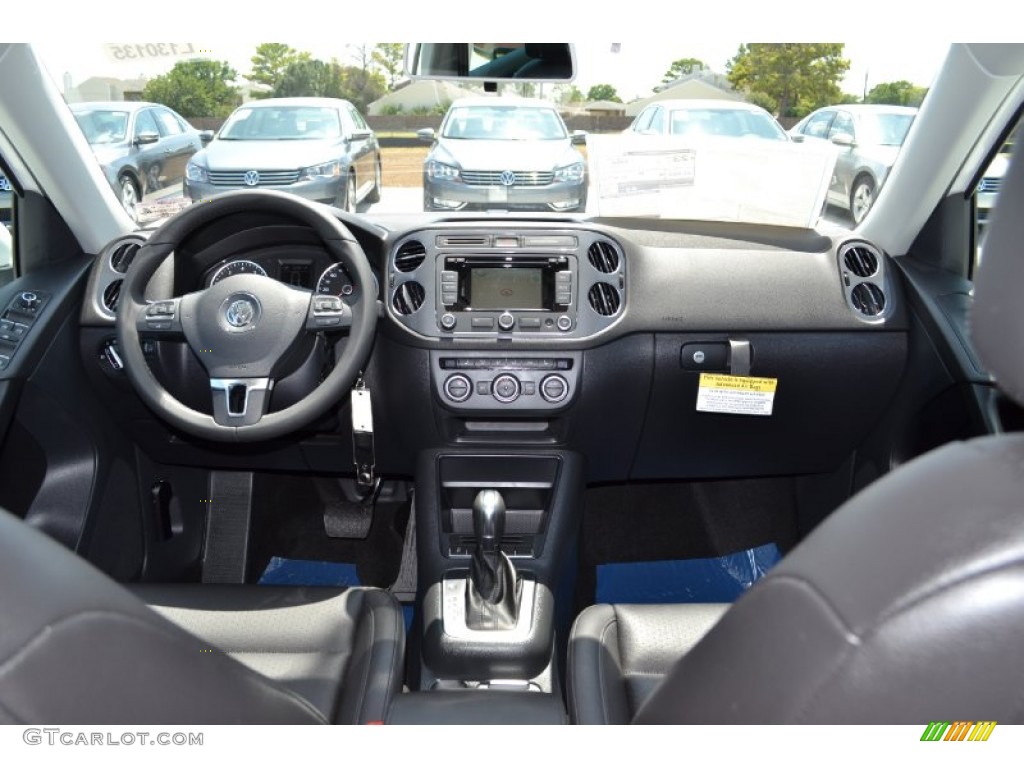2013 Volkswagen Tiguan SE Black Dashboard Photo #68208648