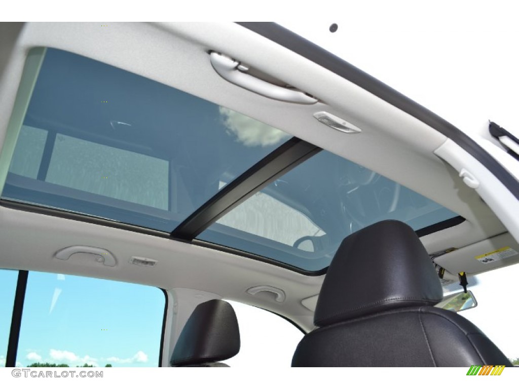 2013 Volkswagen Tiguan SE Sunroof Photos