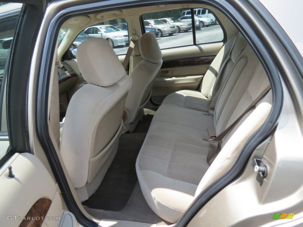 2004 Grand Marquis GS - Arizona Beige Metallic / Medium Parchment photo #8